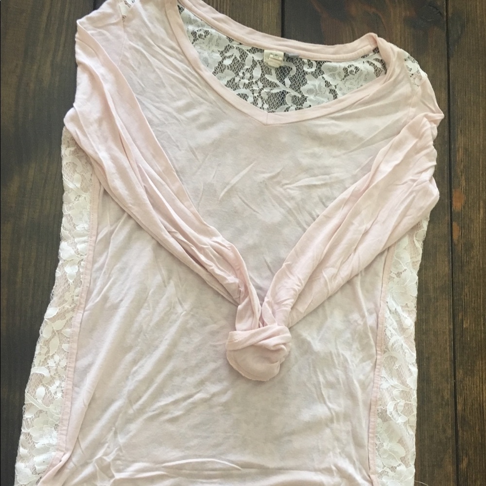 Pale pink maternity shirt with full lace back